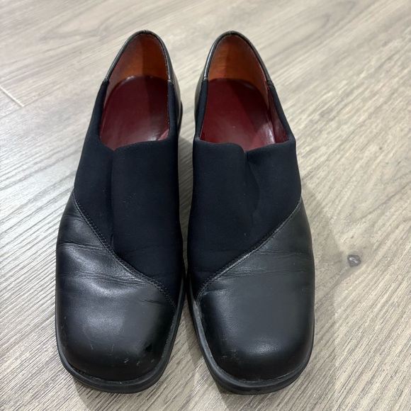 Hush Puppies Women’s Size 5 Black Leather Slip On Loafers Comfort Flex Cushioned - Picture 2 of 8